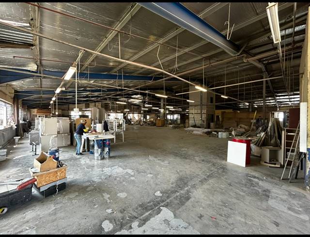 2,800M² WAREHOUSE TO LET IN KEW